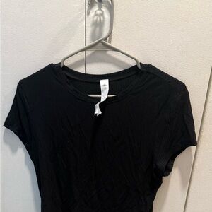 ALO Yoga Black Short Sleeve Cropped Tee Size L